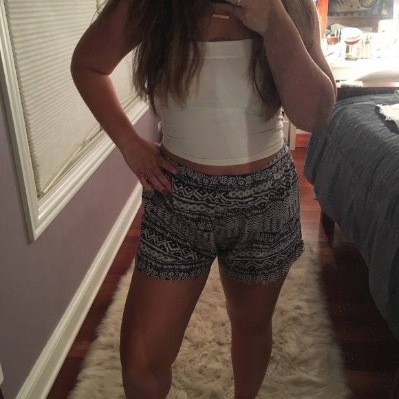 Patterned shorts - Picture 2 of 2